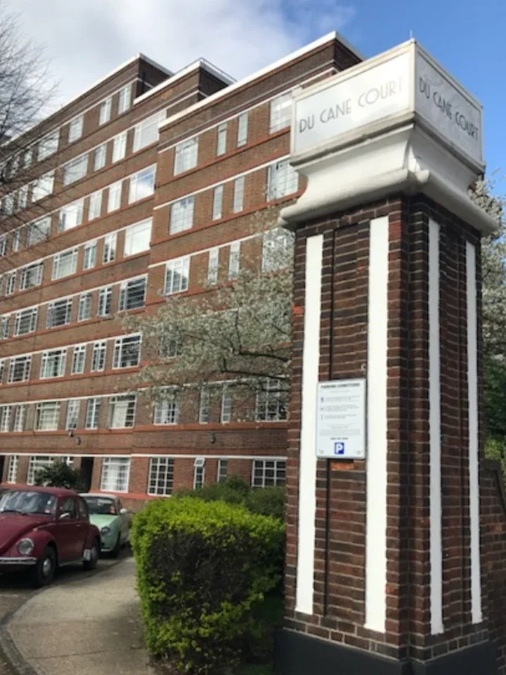 Flat Balham High Road in Greater London