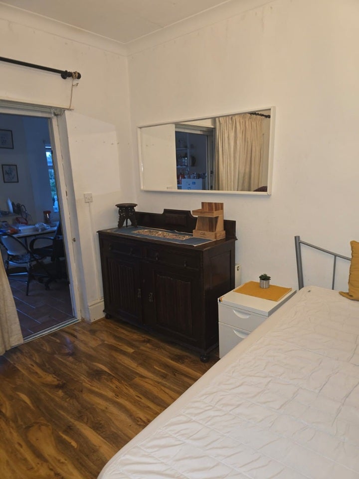 Room Forty Lane in Greater London