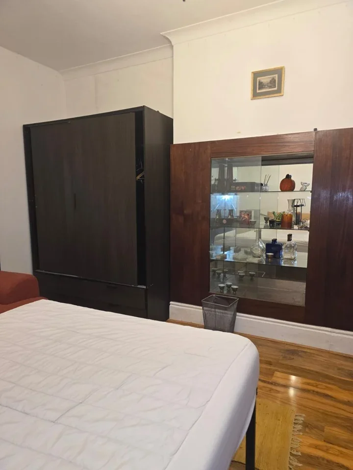 Room Forty Lane in Greater London