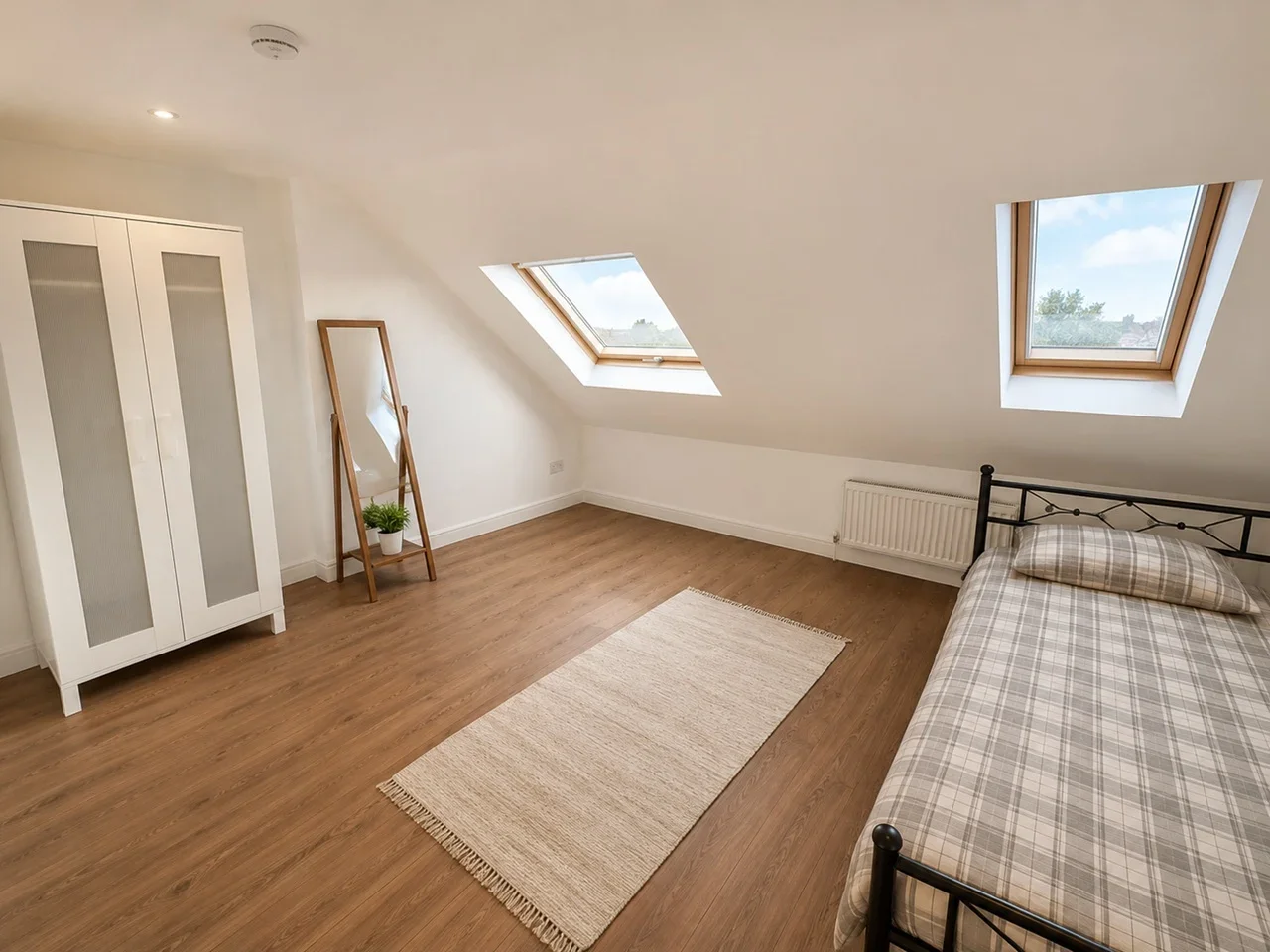 Flat Percival Road in Greater London
