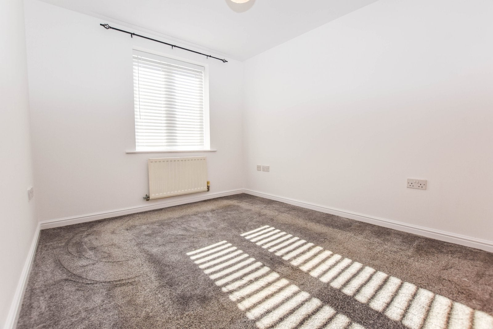 Flat Parkgate Road in Trafford