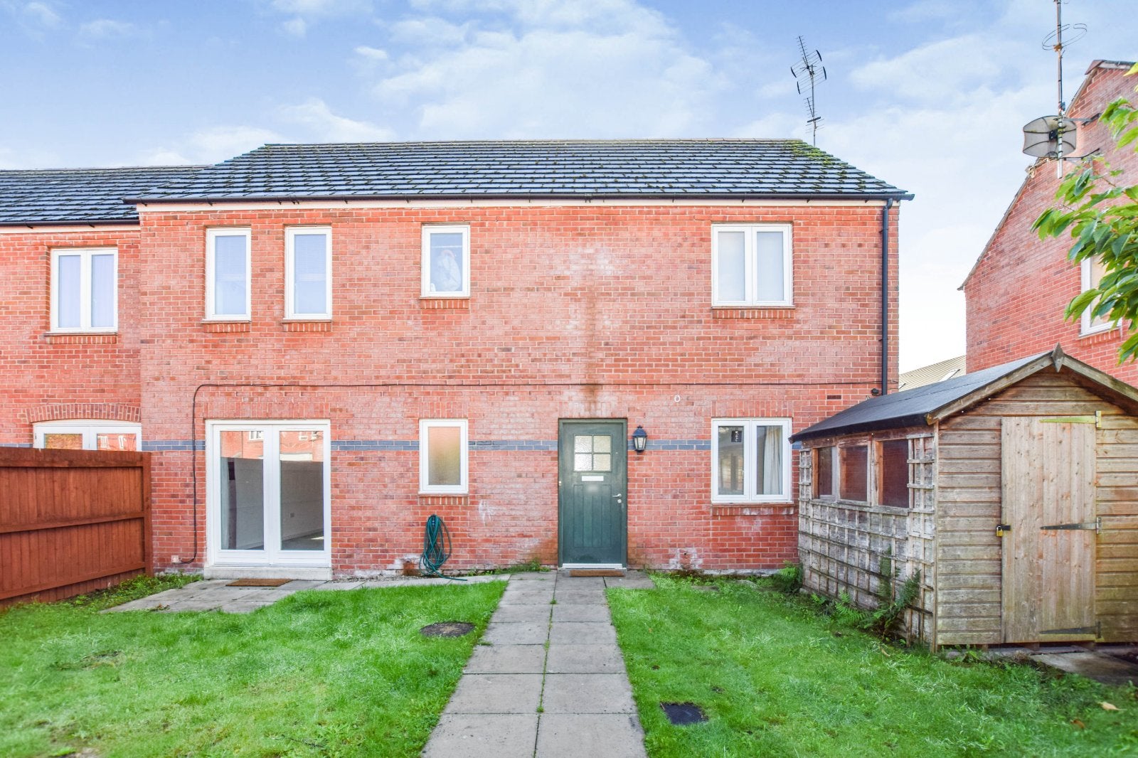 Flat Parkgate Road in Trafford