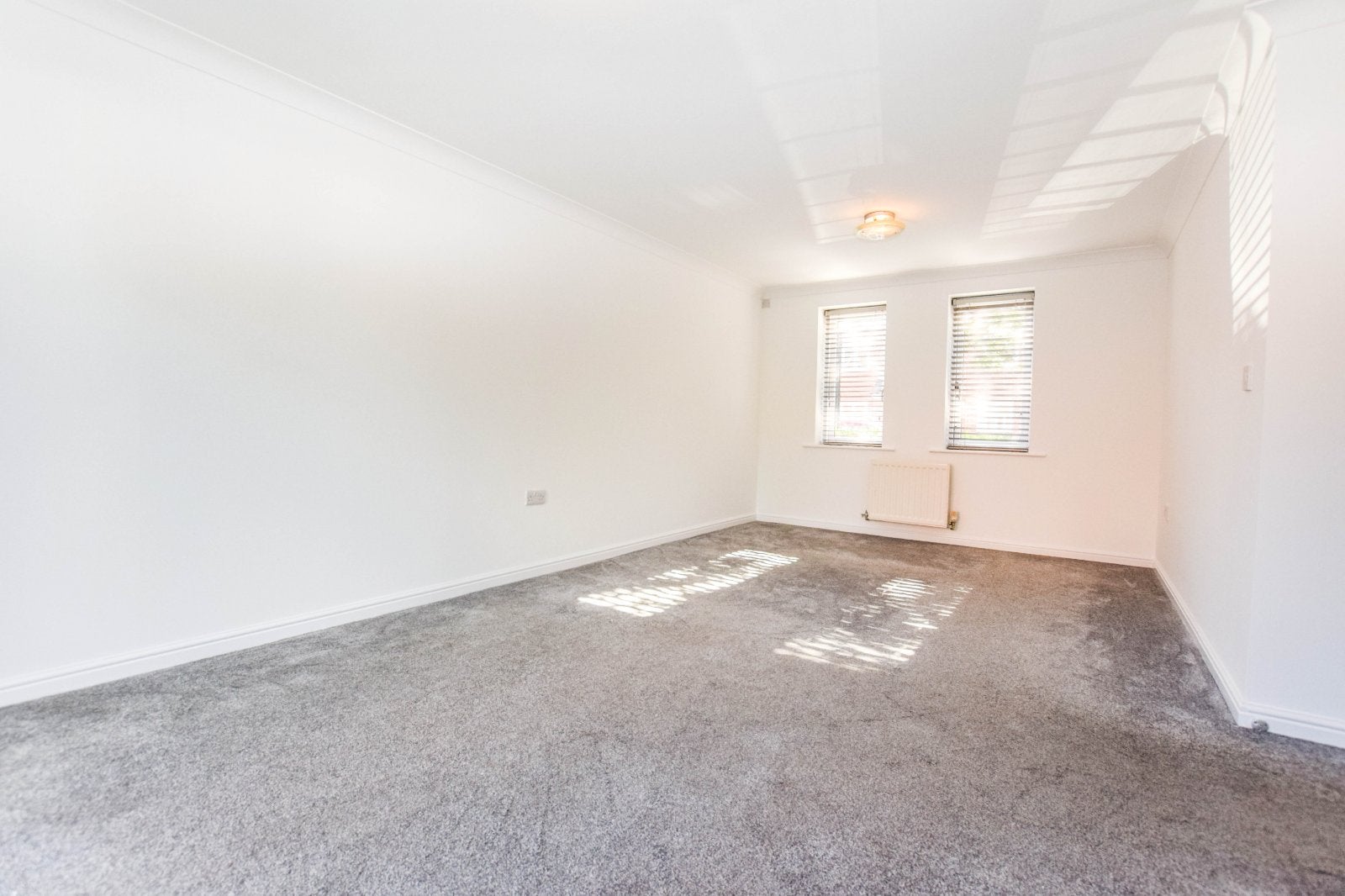 Flat Parkgate Road in Trafford