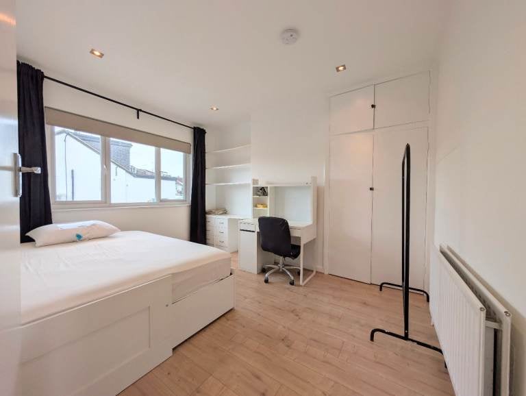Flat Elmcroft Crescent in Greater London