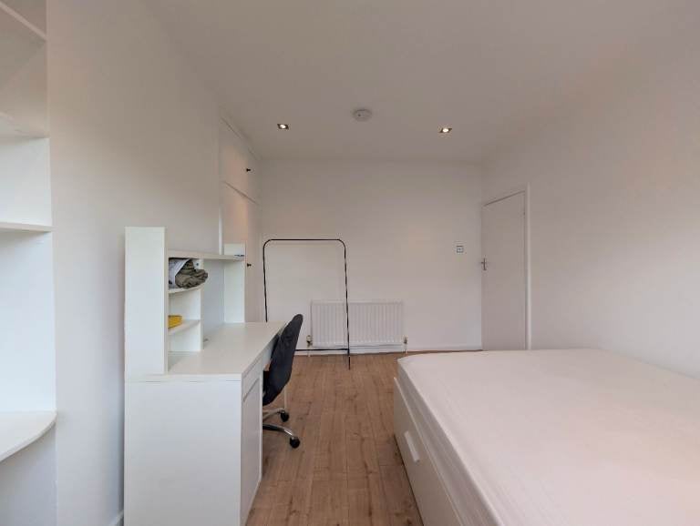 Flat Elmcroft Crescent in Greater London