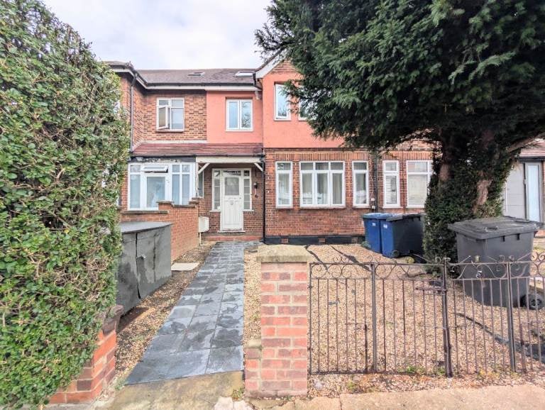 Flat Elmcroft Crescent in Greater London