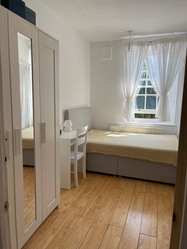 Room New End Square in Greater London