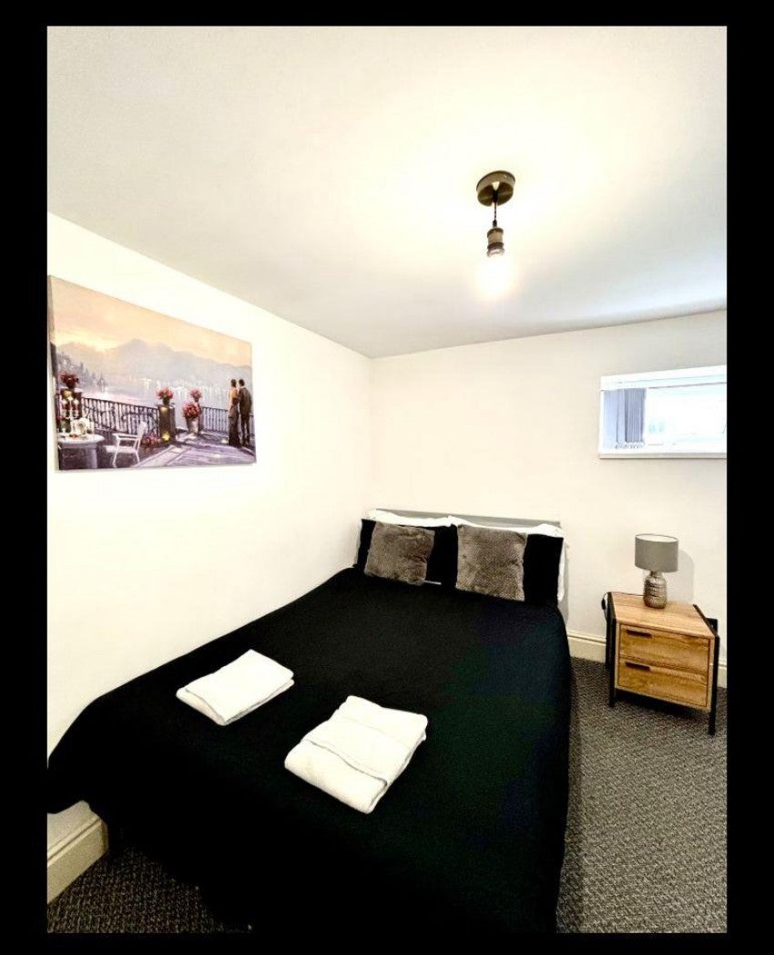 Flat Clifton Road in Liverpool