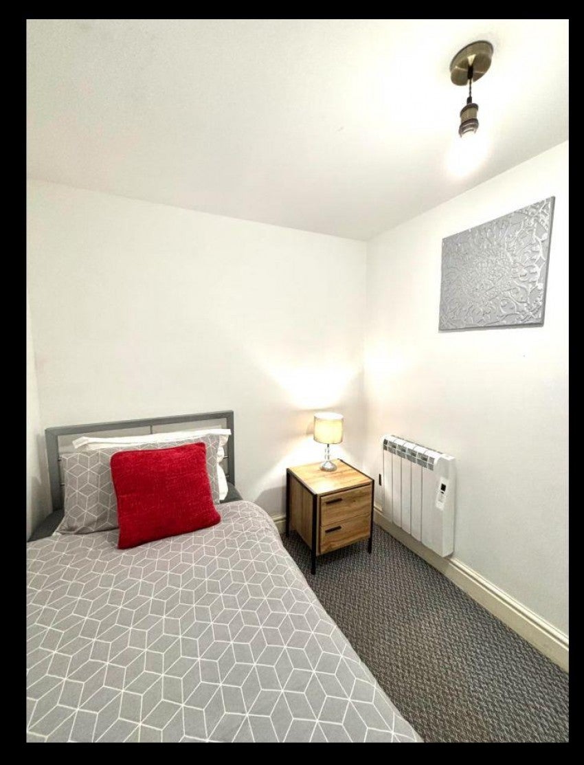 Flat Clifton Road in Liverpool