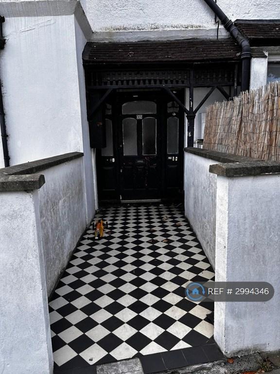 Flat Church Lane in Greater London