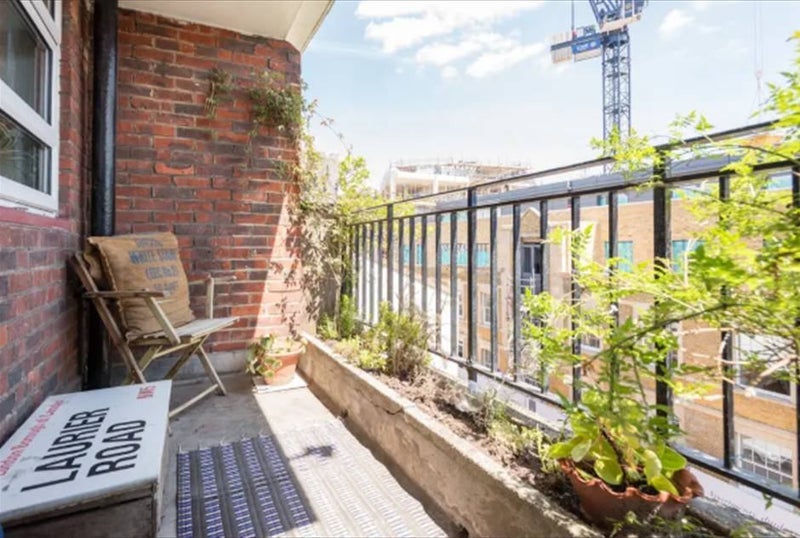 Flat Valentine Place in Greater London