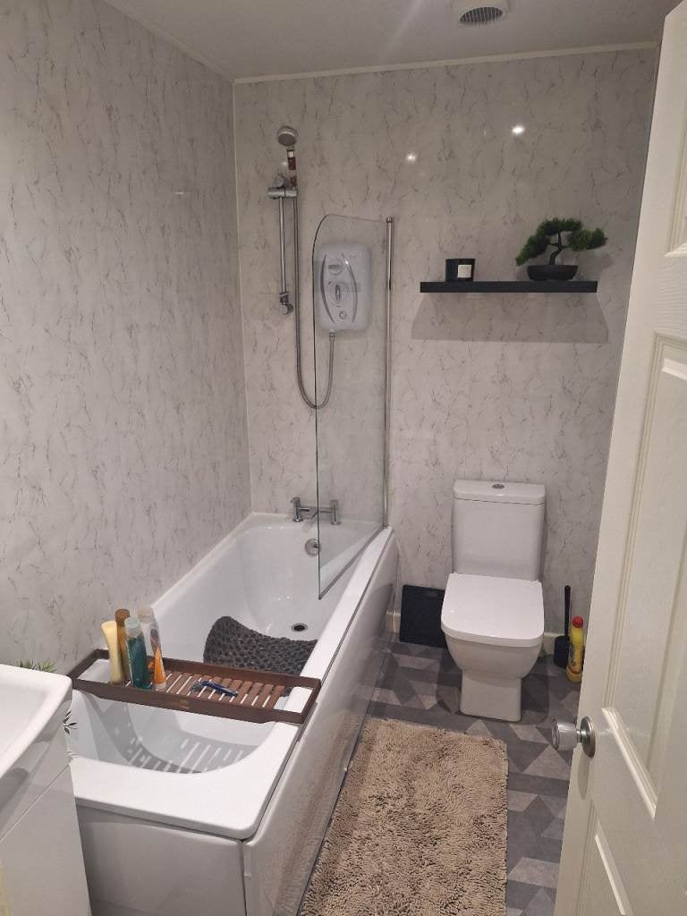 Flat Regent Place in Duntocher