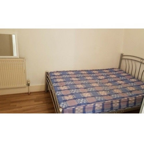 Flat New Broadway in Greater London