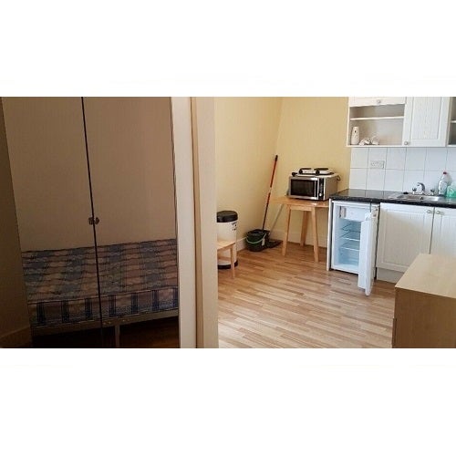 Flat New Broadway in Greater London