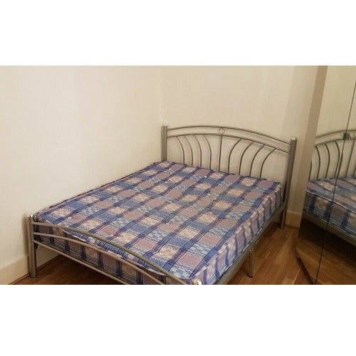 Flat New Broadway in Greater London