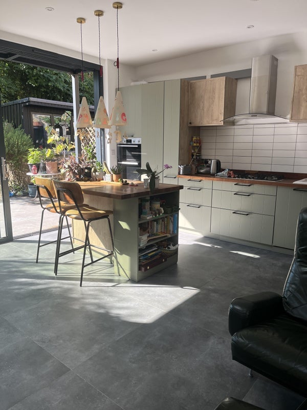 Room Tytherton Road in Greater London