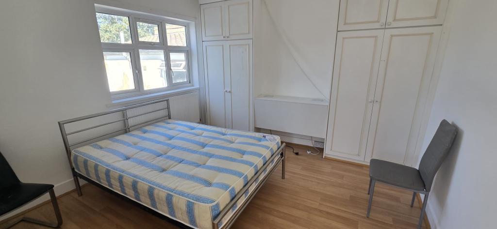 Flat Woodford Road in Greater London