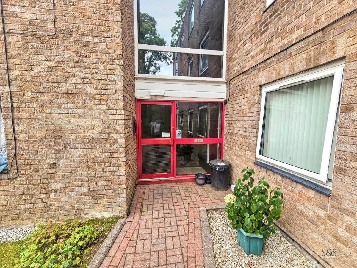 Flat Lavenham Close in Whitefield