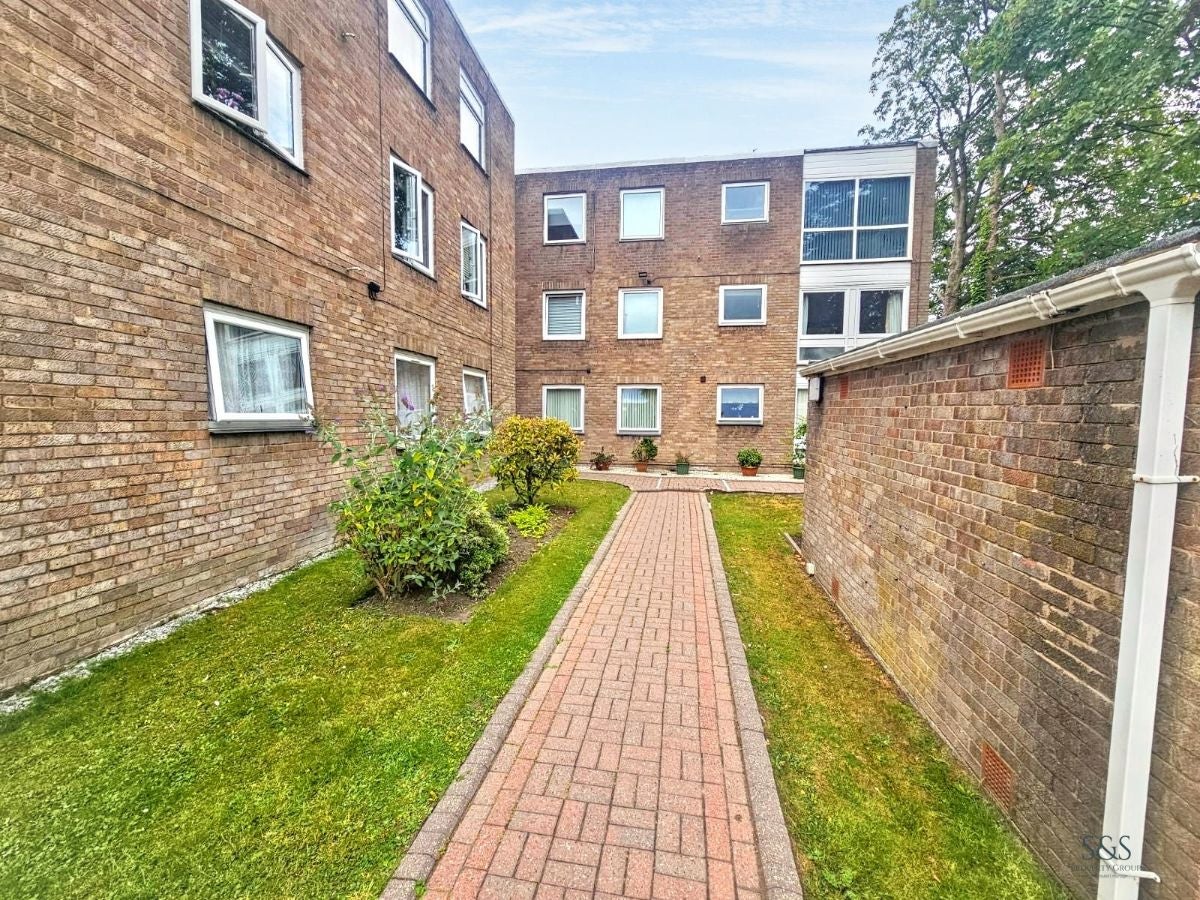 Flat Lavenham Close in Whitefield