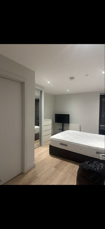Room Clyde Place in Glasgow