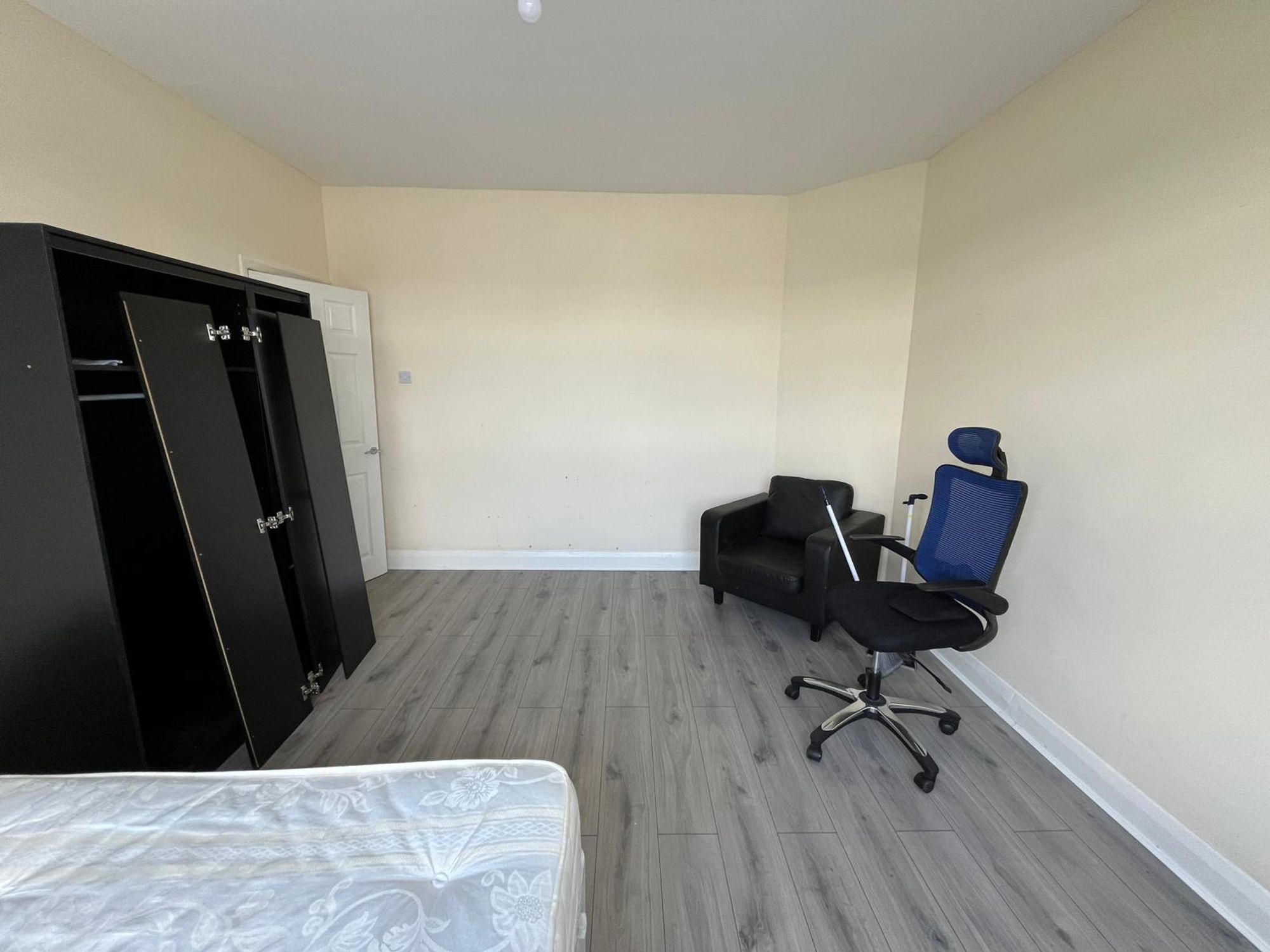Flat Westerham Avenue in Greater London