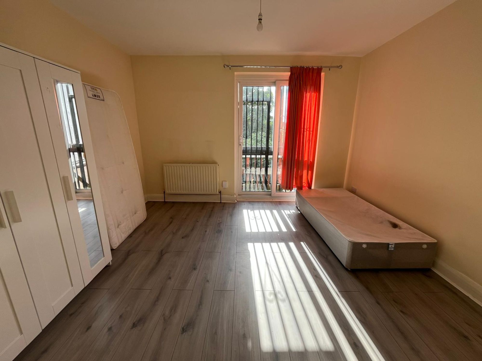 Flat Westerham Avenue in Greater London