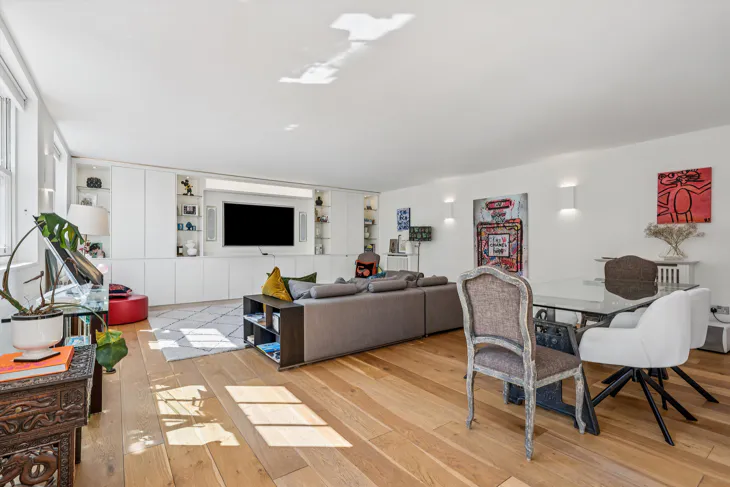 Flat Grosvenor Square in City of Westminster