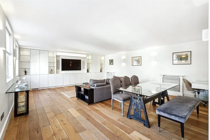 Flat Grosvenor Square in City of Westminster