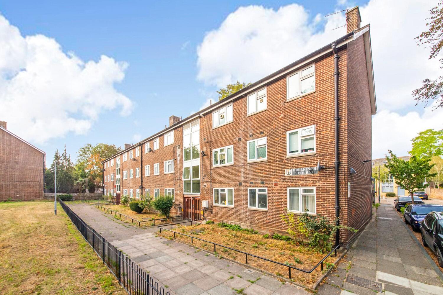Flat Croxted Road in Greater London