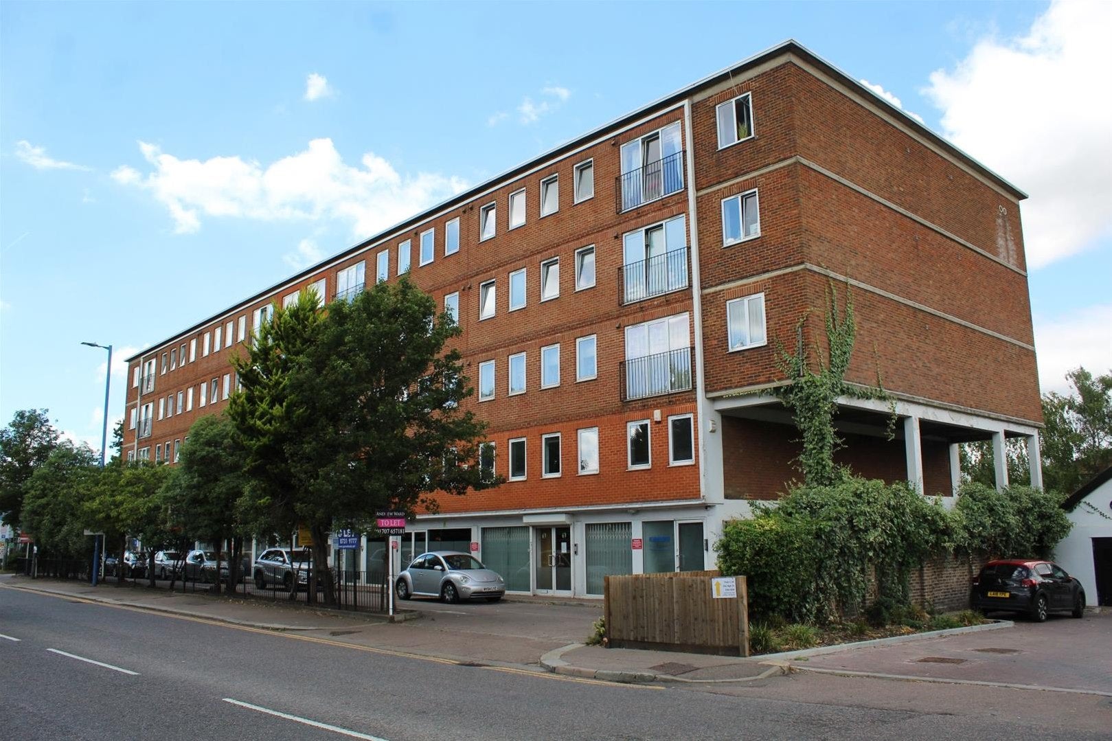 Flat High Street in Hertsmere