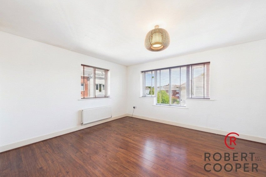 Flat Coleridge Drive in Greater London