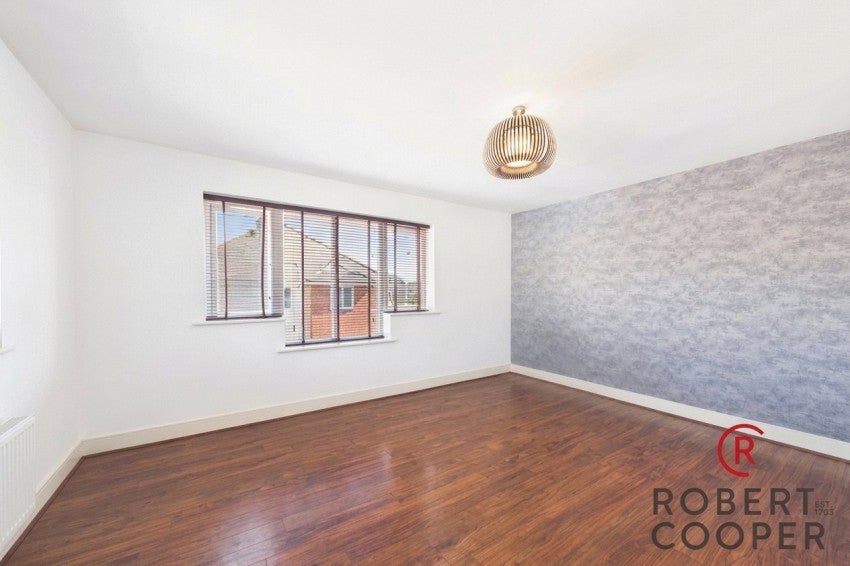 Flat Coleridge Drive in Greater London