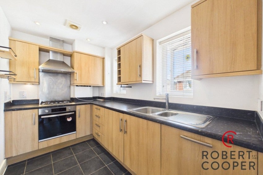 Flat Coleridge Drive in Greater London
