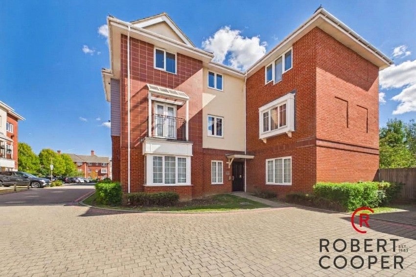 Flat Coleridge Drive in Greater London