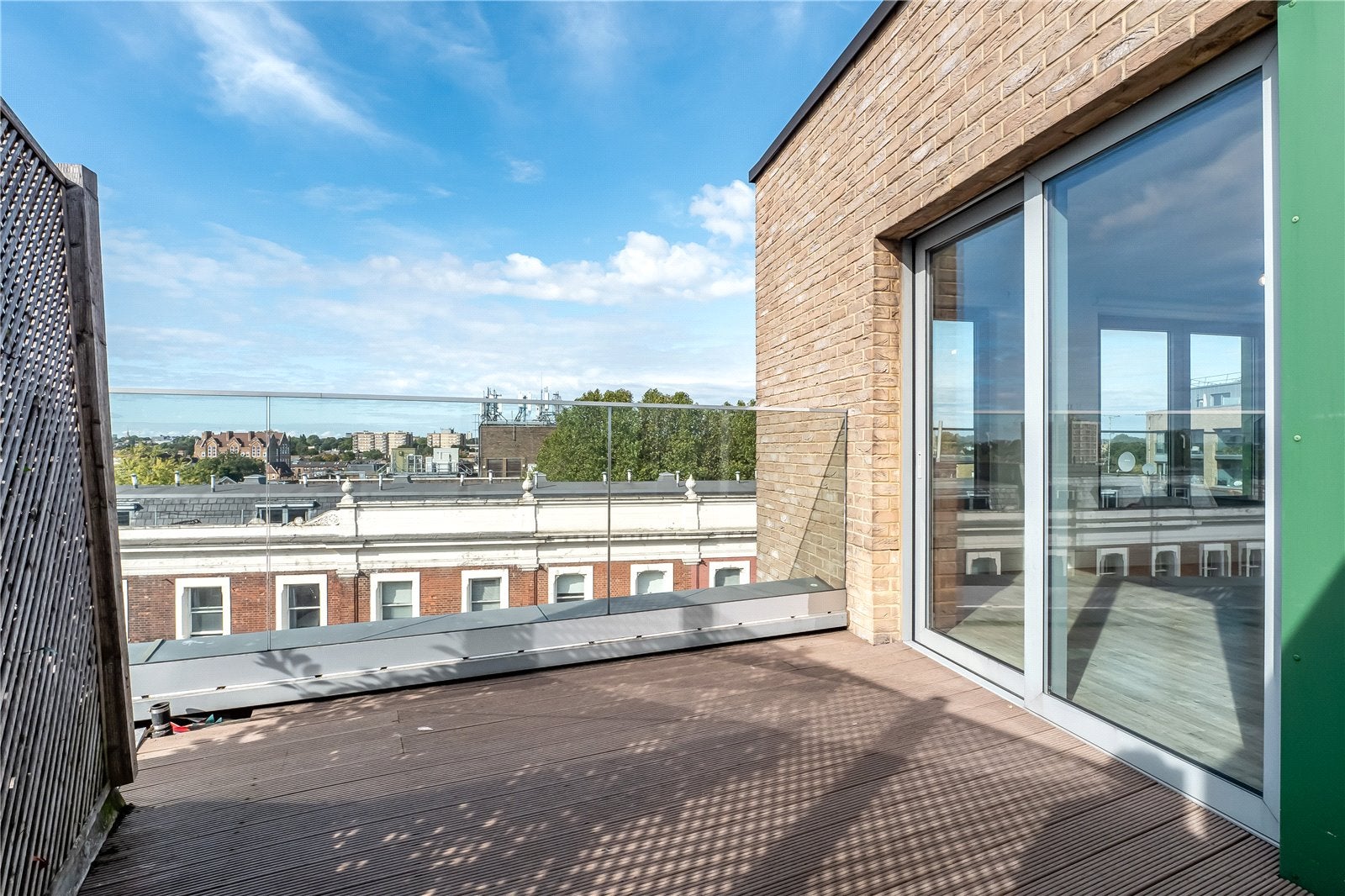 Flat Kingsland High Street in Greater London