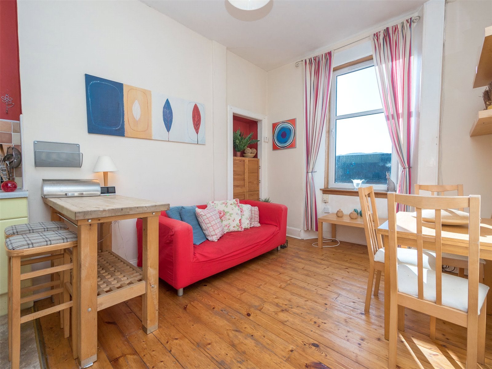 Flat Albion Road in City of Edinburgh