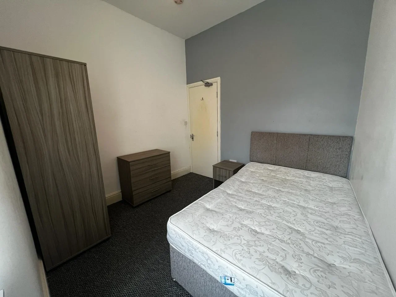 Room New Barton Street in Salford