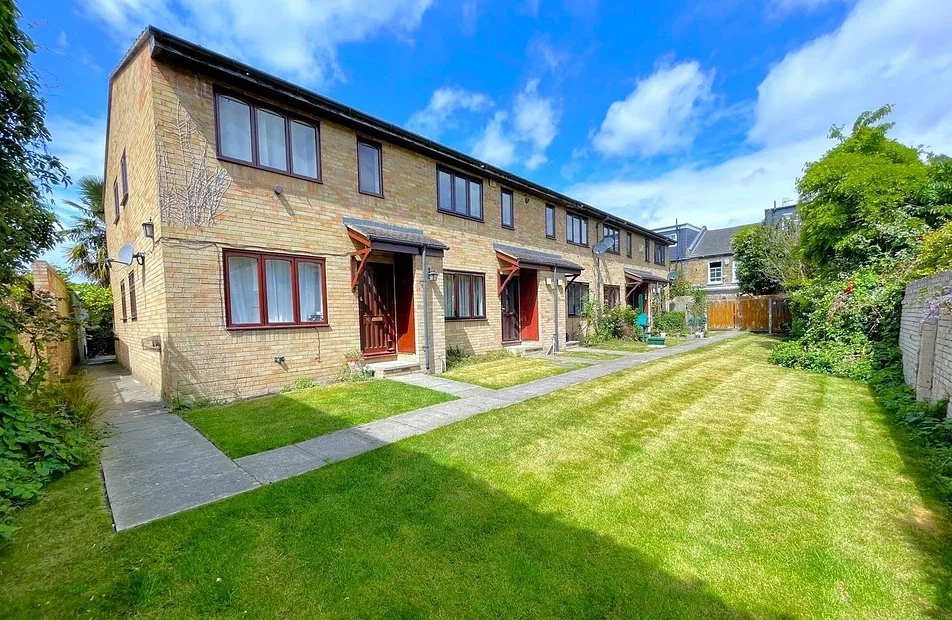 House Wilfred Owen Close in Greater London
