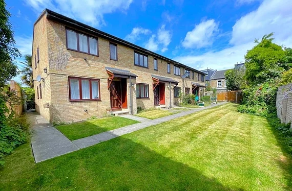 House Wilfred Owen Close in Greater London