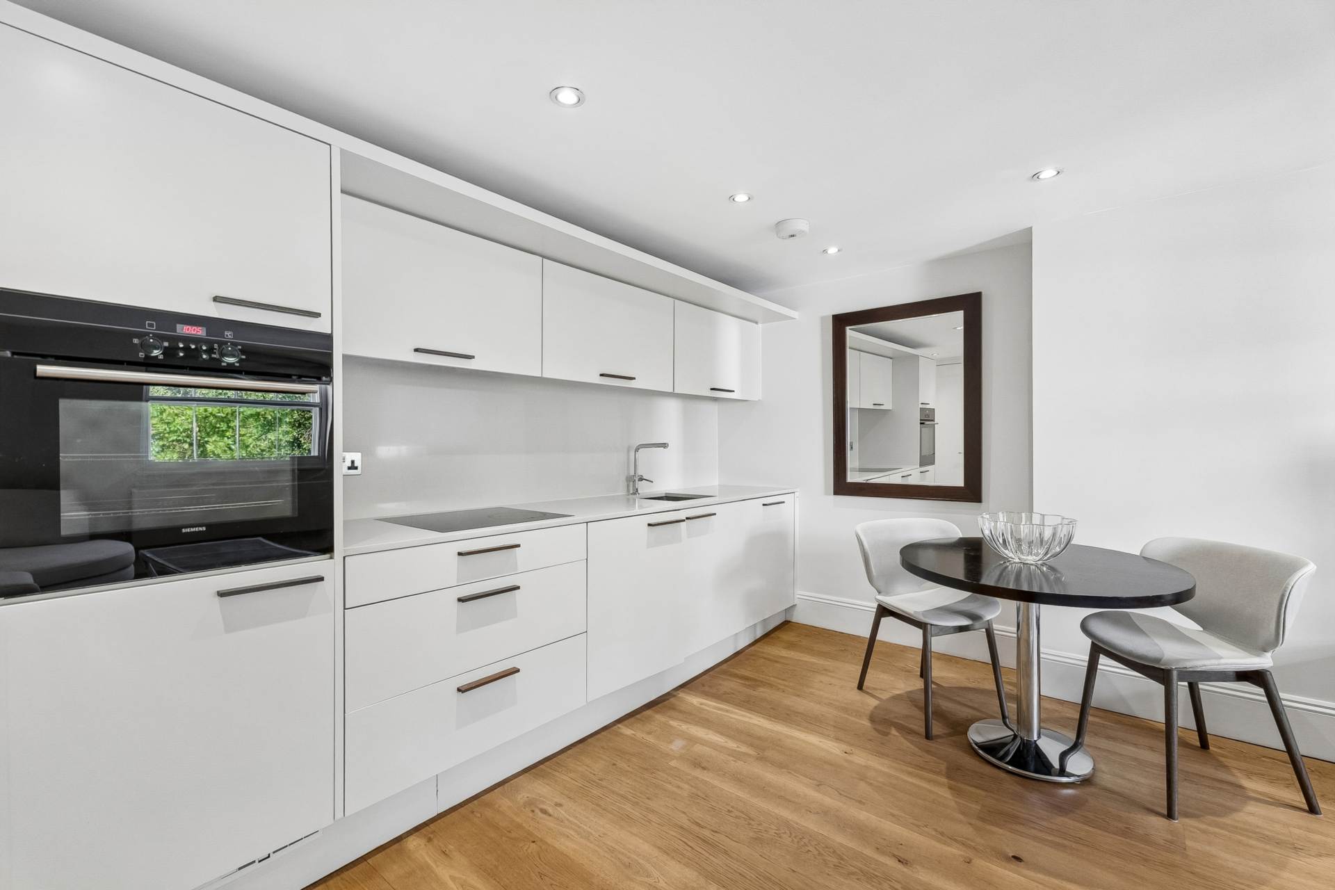 Flat Halkin Street in City of Westminster
