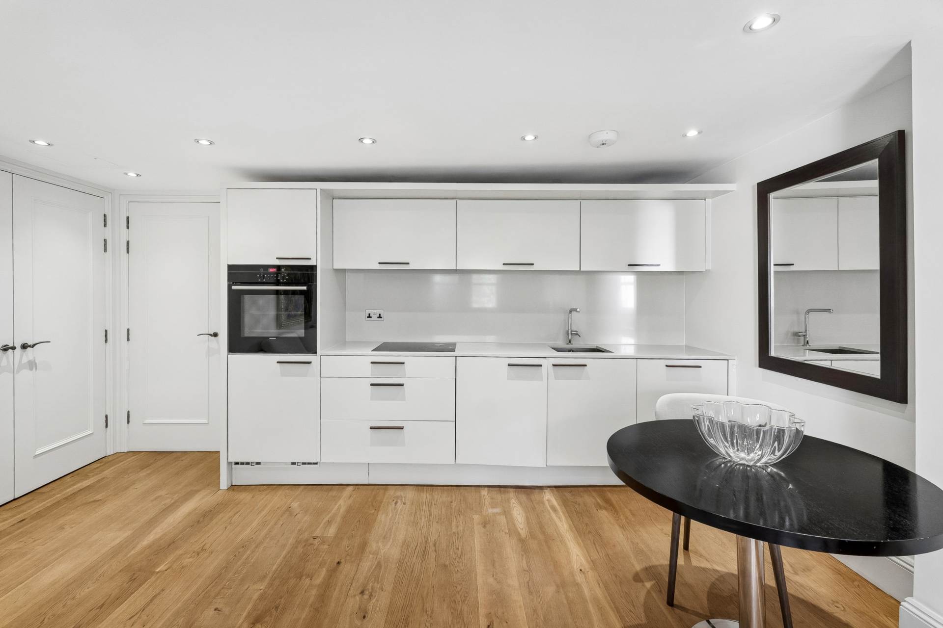 Flat Halkin Street in City of Westminster
