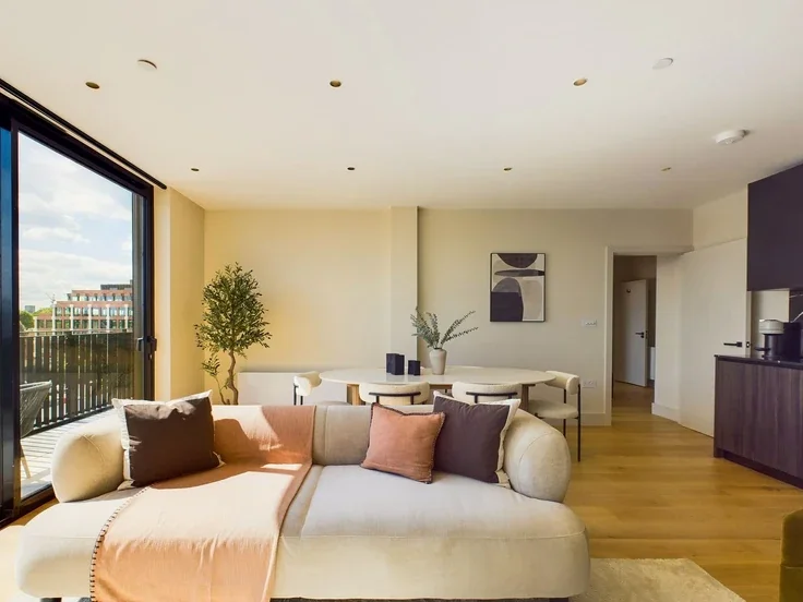 Flat St. Pancras Way in Greater London