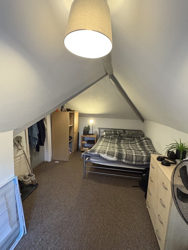 Room Richmond Road in Cardiff
