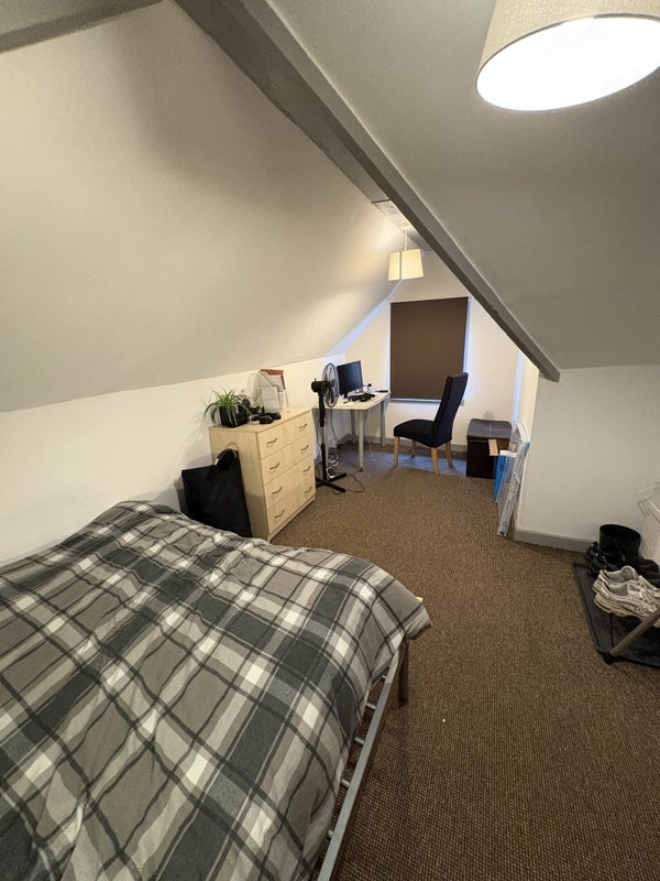Room Richmond Road in Cardiff