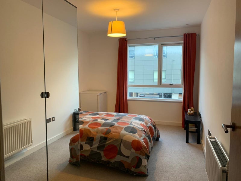 Flat Eaton Park Road in Greater London