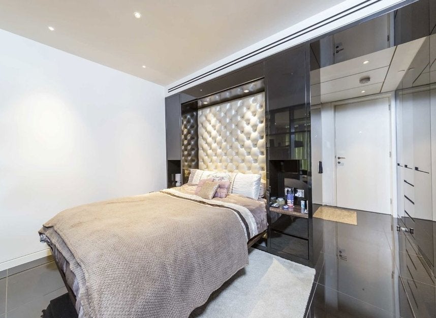 Flat Moor Lane in City of London
