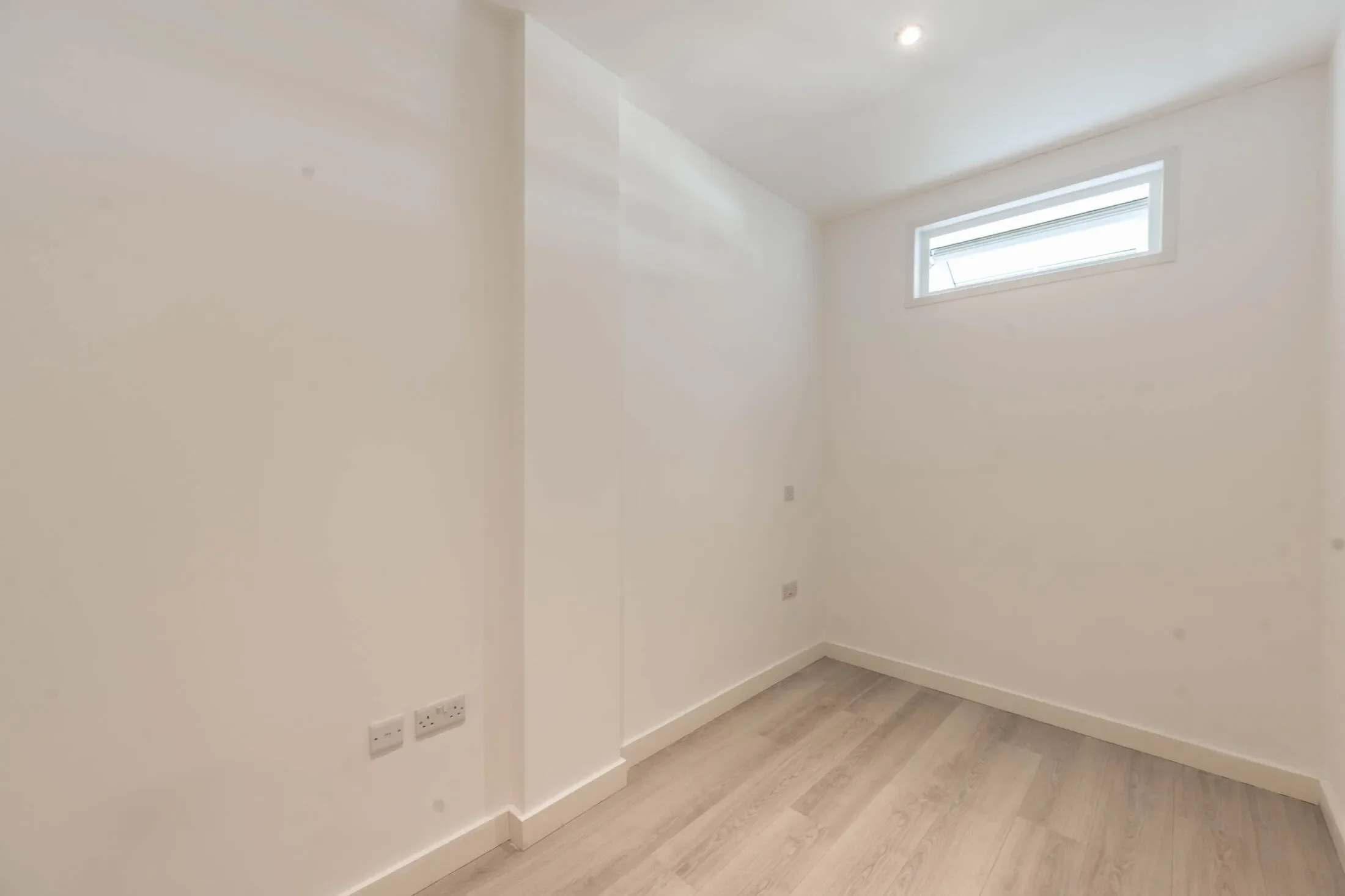 Flat Imperial Drive in Greater London
