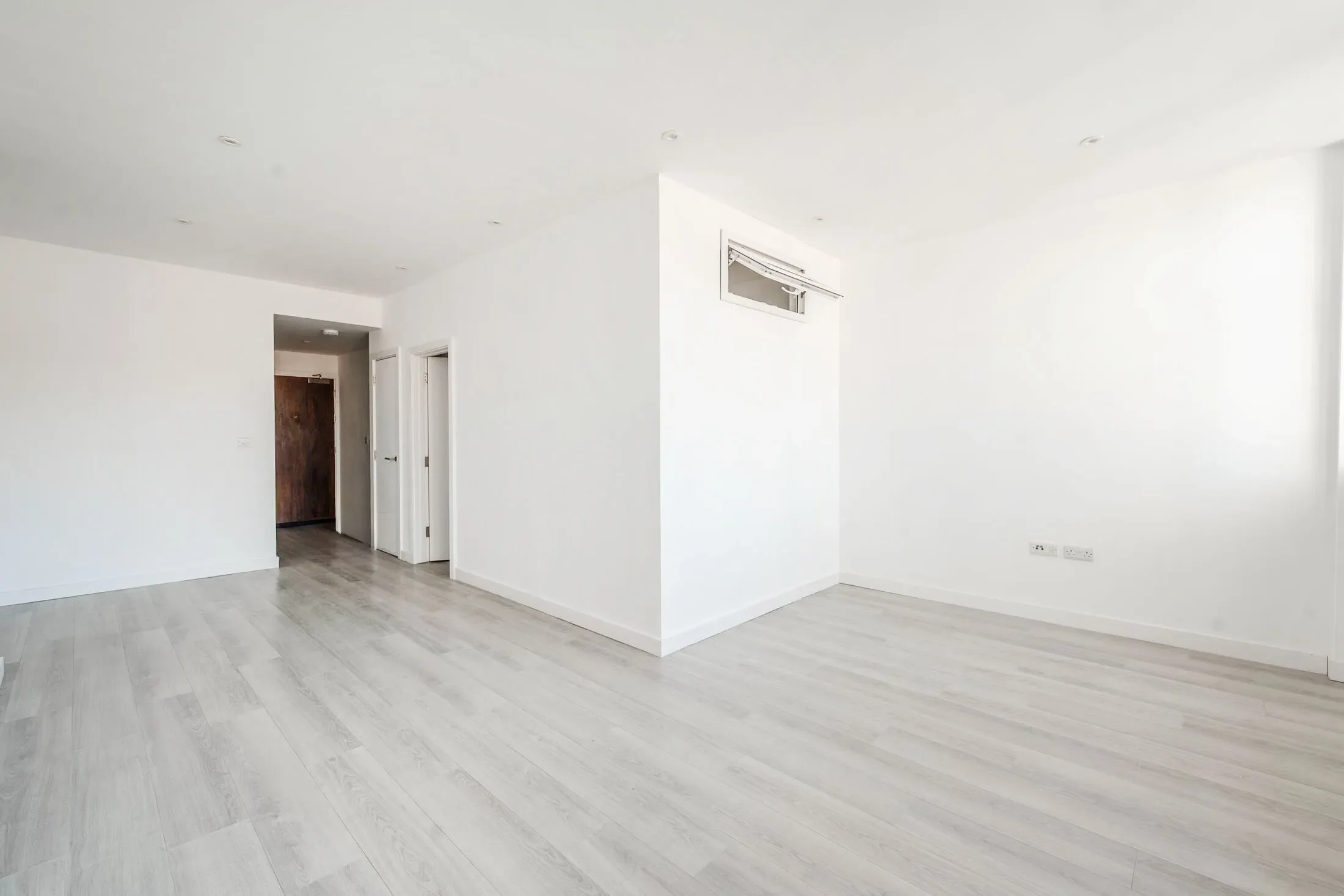 Flat Imperial Drive in Greater London