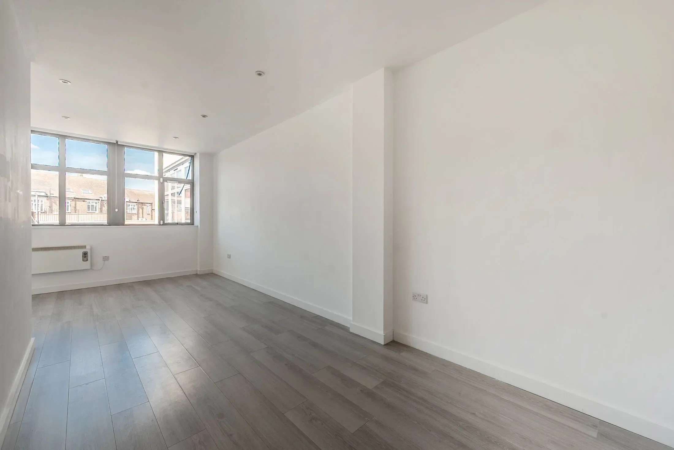 Flat Imperial Drive in Greater London