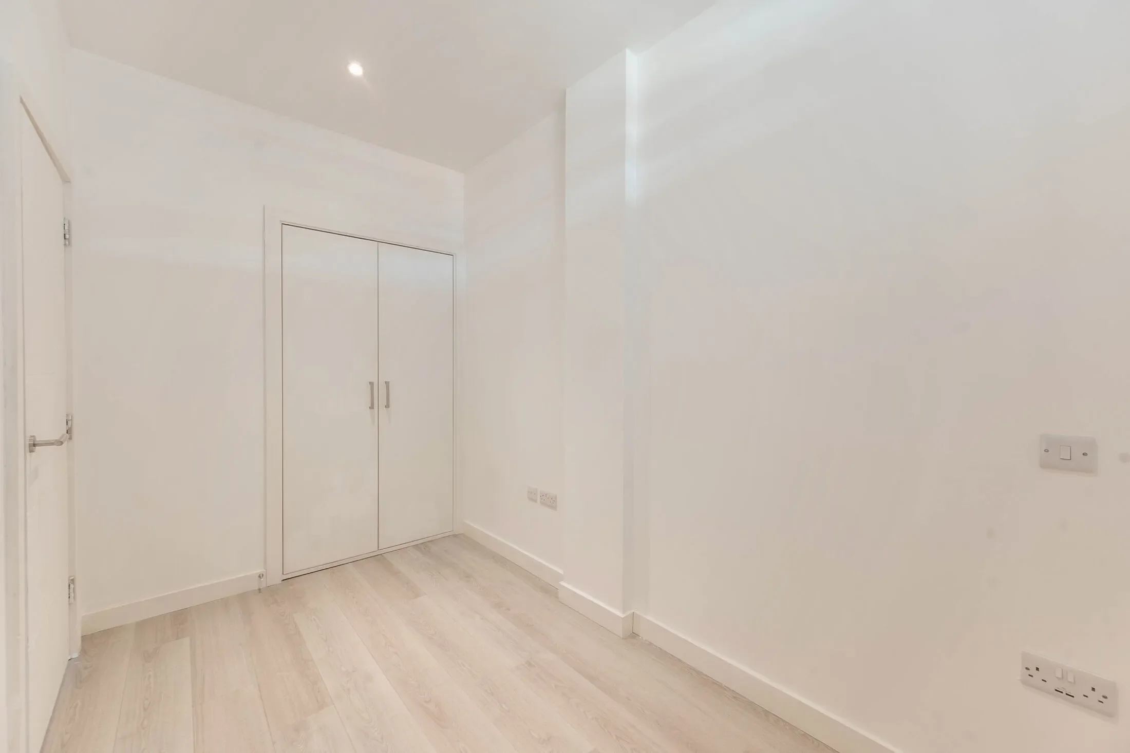 Flat Imperial Drive in Greater London